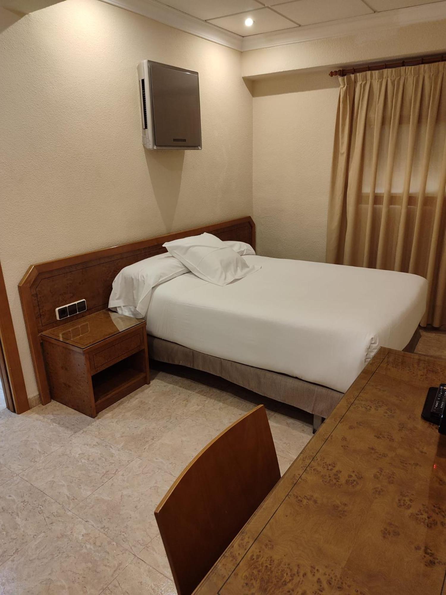 Hostal Moreno Silla Bagian luar foto